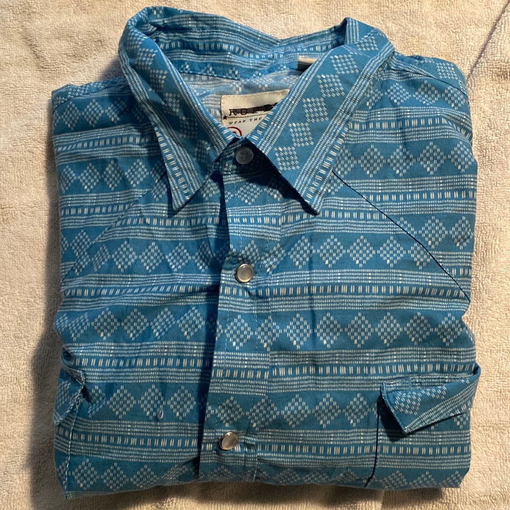 - Roper Men’s LongSleeve Western Shirt